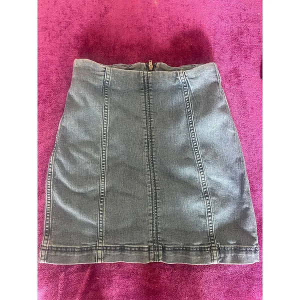 FREE PEOPLE Modern Femme Denim Mini Jeans Skirt Size 2 Stretchy - Image 2