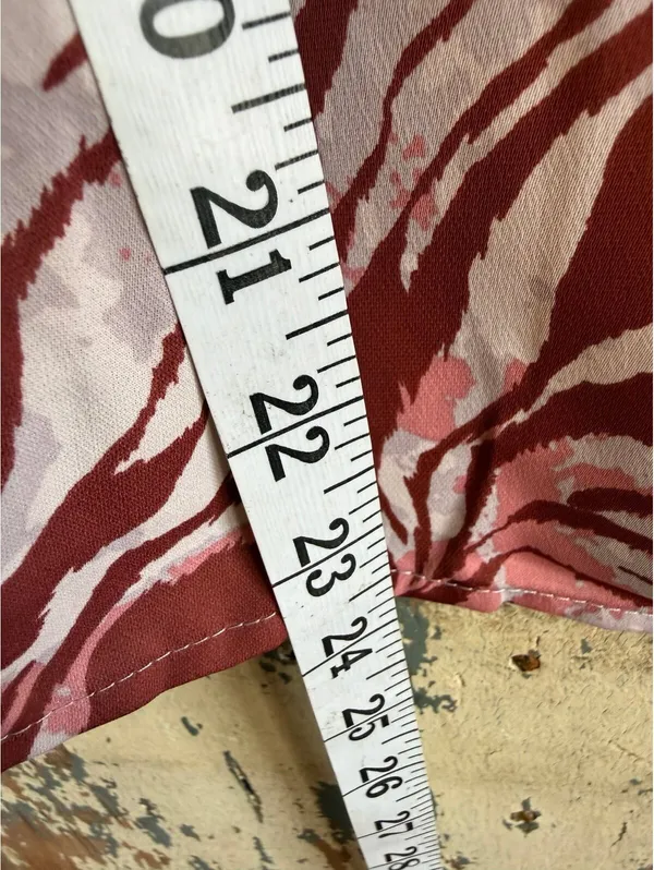 Entro pink burgundy patterned short sleeve blouse size small - Image 7