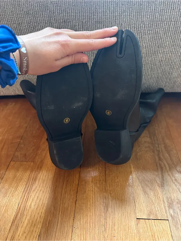 Amazon *Two right foot* Split Toe boots - Image 3