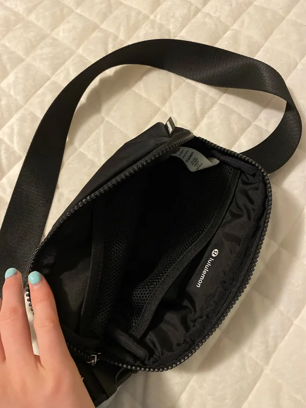Black lululemon belt bag - Image 3