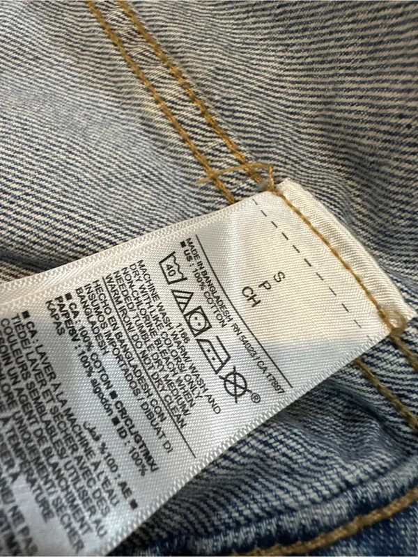 Old Navy Vintage-Inspired Light Blue Denim Jacket - Image 4