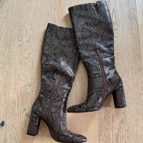 14th & Union Brown Shiny 3.5” Block Comfort Heel Knee Boot Size 6.5 Stretch Calf - Image 3