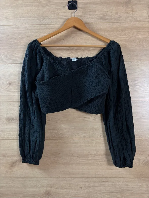 American Eagle Black Long Sleeve Smocked Crop Top Medium - Image 3