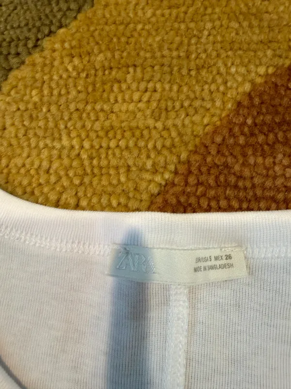 NWOT Zara Women White Basic Short Sleeve Tee Shirt Runs Small Size Small - Image 2