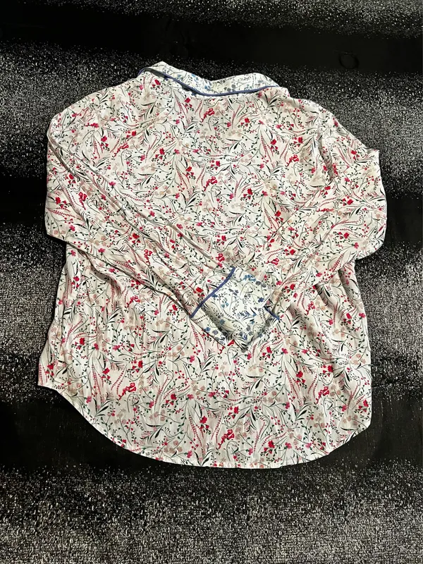 Womens medium Victoria's Secret long sleeve button up pajama top - Image 2