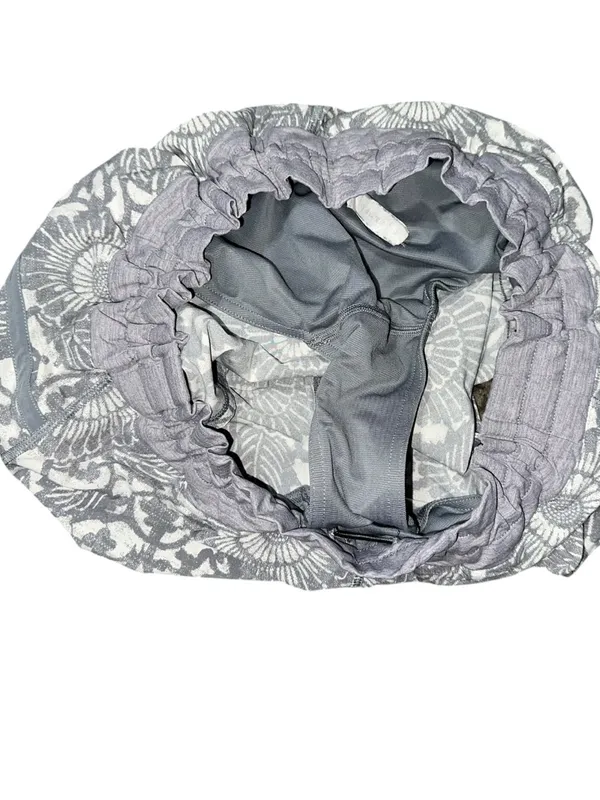 lululemon athletica Women’s Size 10 Gray Floral Printed Athletic Tracker Shorts - Image 3