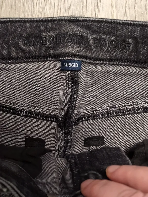 American Eagle Black Mom Jeans Size 2R - Image 4