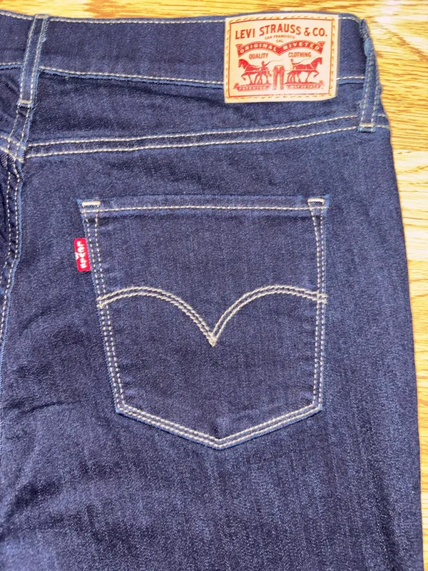 Levi’s Mid Rise Skinny Jeans Women’s Waist Size 30 Length 30 Dark Blue Wash READ - Image 5