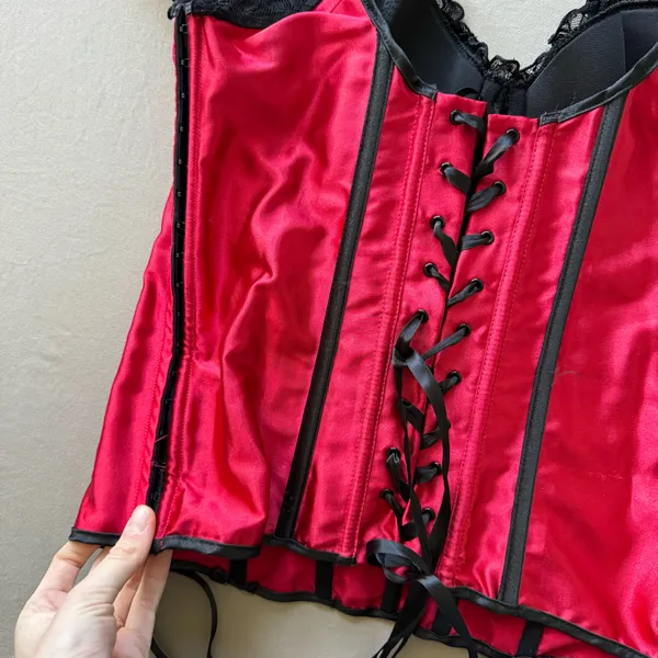 Frederick's Y2K Era Red Satin Lace Trim Corset Top - Image 3
