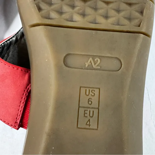 Women's Red Thong Sandals Size 6 - Image 8
