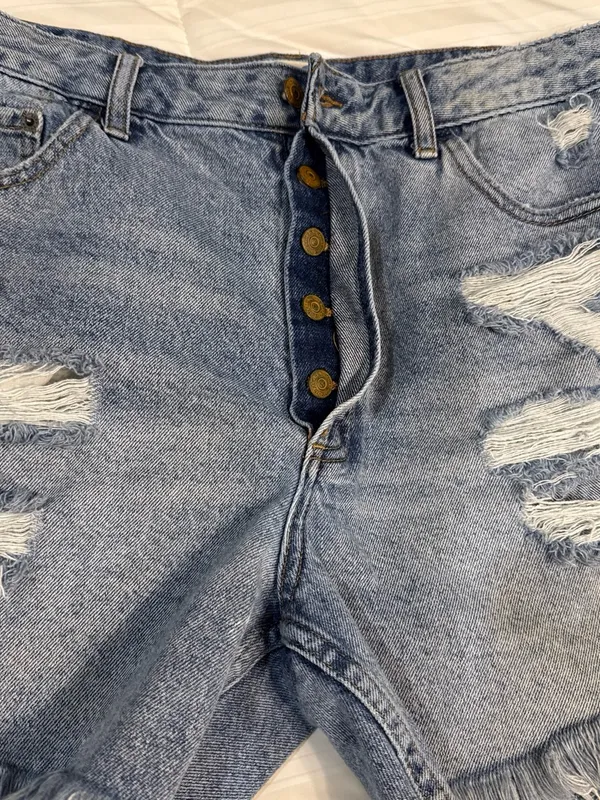 We The Free Distressed “Moon Child’ Distressed Cured Fray Hem Shorts. Size 30. - Image 5