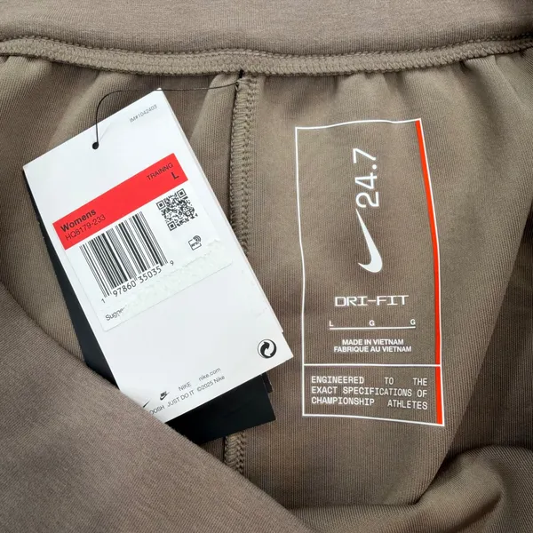 Nike Women's 24.7 ImpossiblySoft Dri-FIT 4'' Shorts HQ8179-233 Brown Large NWT - Image 9