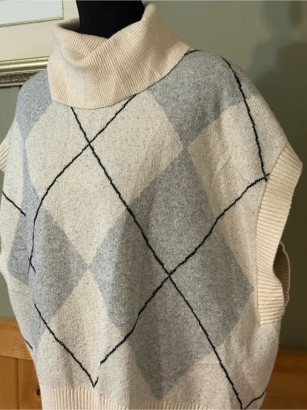 LOFT Cream and Light Gray Argyle Cowl Neck Sweater Vest size XL - Image 2