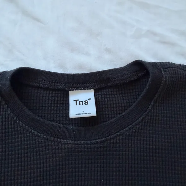 Aritzia TNA black waffle knit long sleeve - Image 4