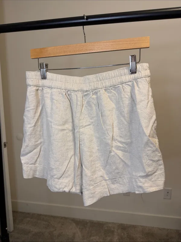 Abercrombie Cream Linen Blend Pull-On Shorts with Side Pockets - Size Medium - Image 2