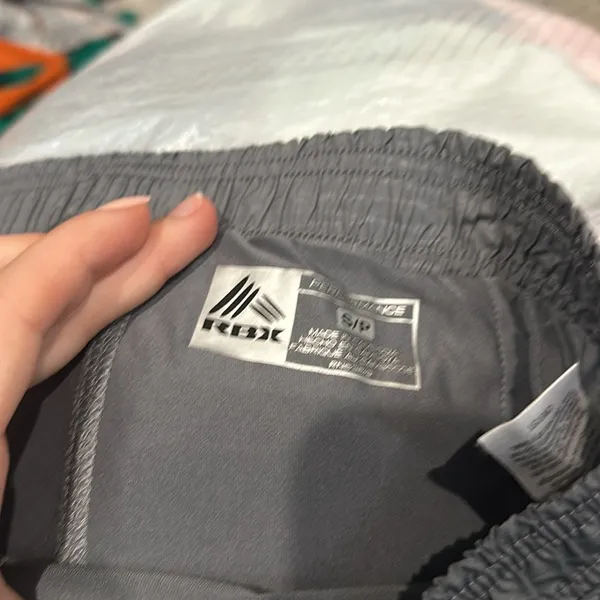 Grey shorts - Image 2