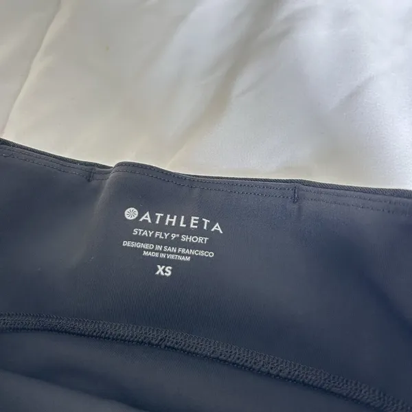 Athleta Shorts Womens XS‎ Black Stay Fly 9" Compression Reflective Athletic Run - Image 2