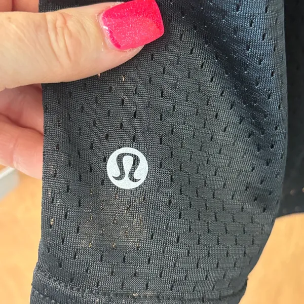 Lululemon Relaxed-Fit Mesh Training Short 8" NWT Sz 4, Black. - Image 5