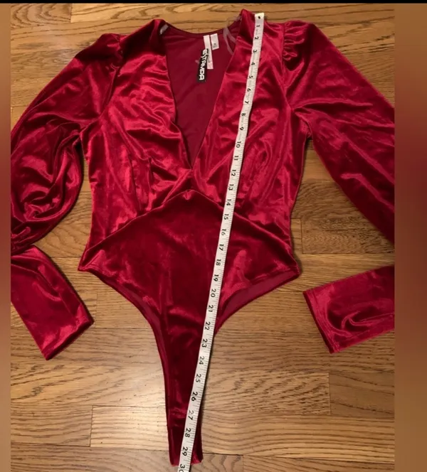 Velvet Deep V Puff Sleeve Bodysuit in Burgundy size M - Image 7