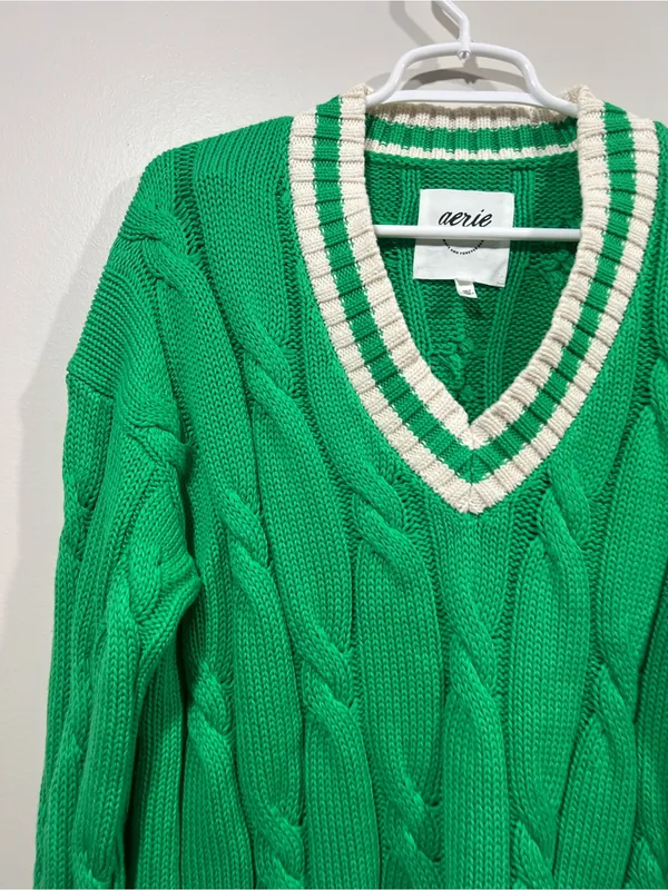 Aerie Green Cable-Knit V-Neck Sweater with Ivory Trim Size Small - Image 2