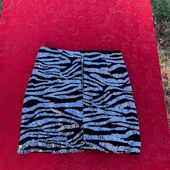 NEW Skirt‎ Bar III 3 Black Sequin NWT - Size S Silver Animal Print Small - Image 3
