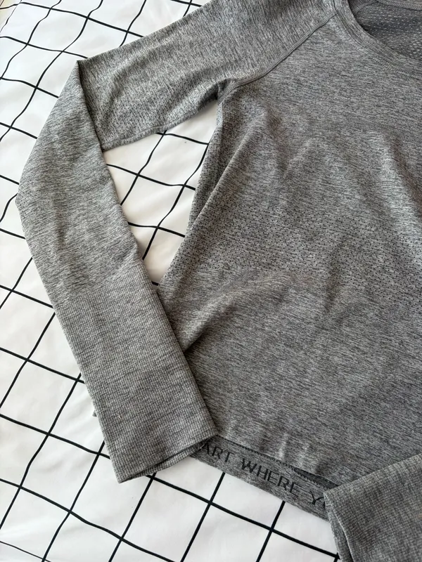 Lululemon Grey Long Sleeve Swiftly Tech Size 4, Race Length. - Image 4