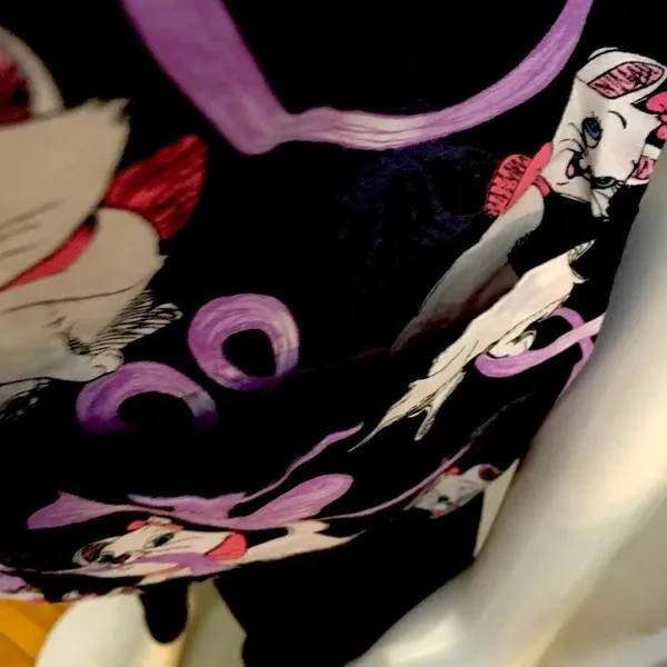 Disney Aristocats Scrub Top! 2 pocket‎ - Image 5