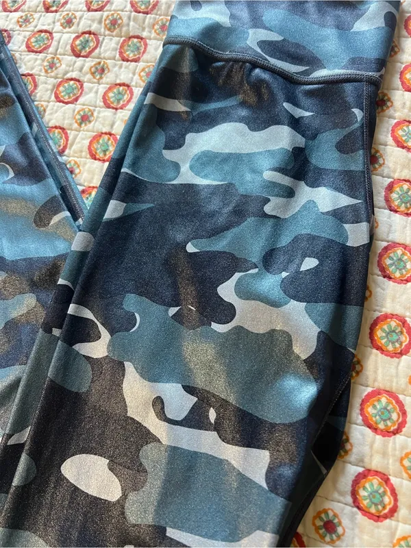 Nike Dri-FIT Women's Mid-Rise Blue Camo Leggings Thunder Blue Size Small - Image 3
