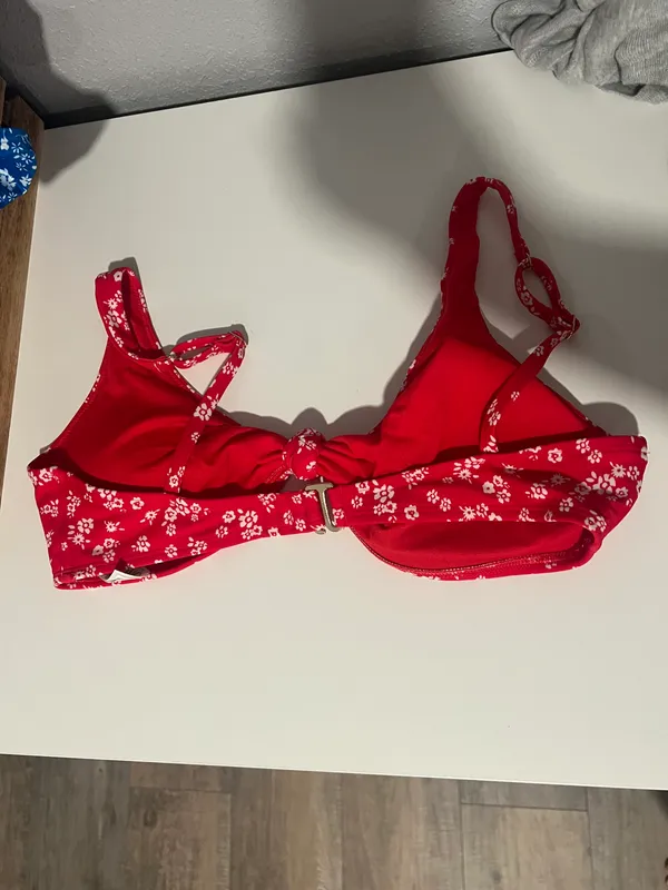 Hollister red floral  bikini top - Image 4