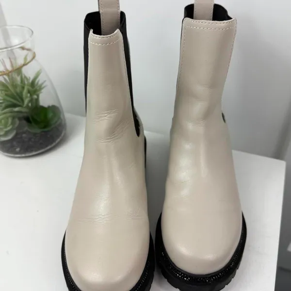DKNY Cute New Womens Boots Size 5 - Image 3
