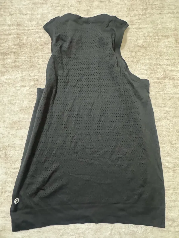 Lululemon Breeze by Muscle Tank size 4 - Image 3