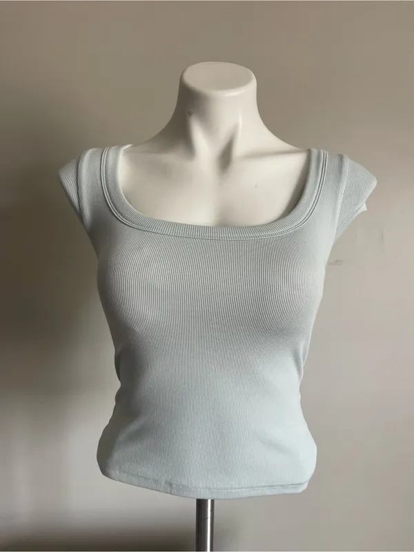 OGLMove | Pale Blue Scoop Neck Short Sleeve Padded Fitted Top Sz XS - Image 4