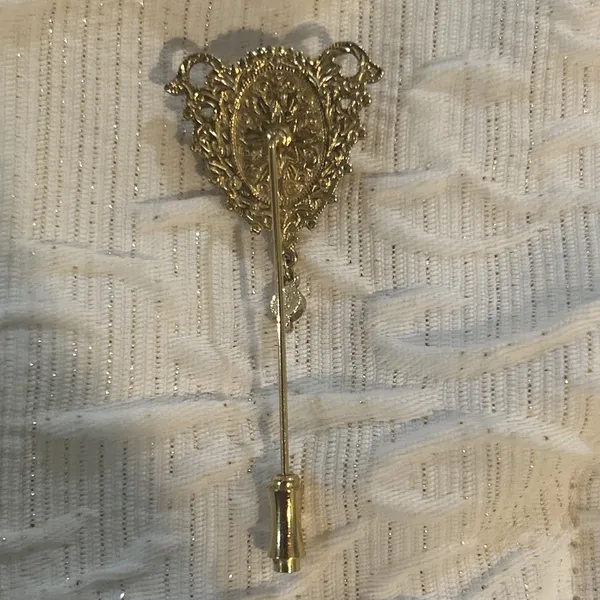 Vintage cameo stick pin brooch Ornate Victorian Style In Gold Creamy White - Image 5