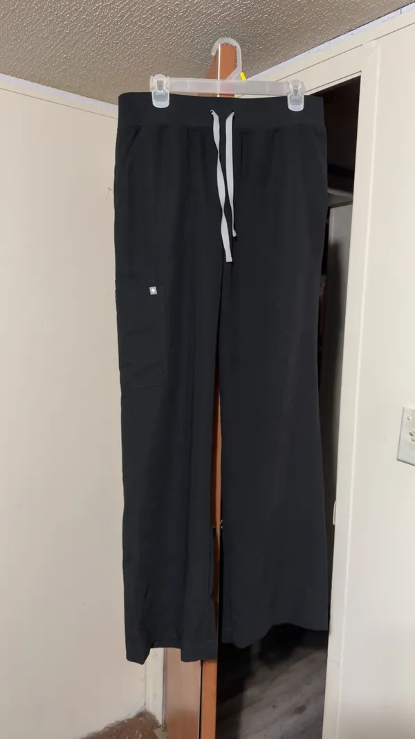 FIGS Scrubs - Image 3