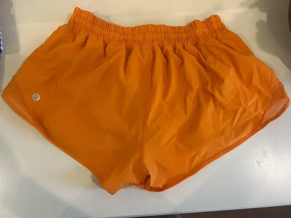 Lululemon Shorts Hotty Hot 2.5" Low-Rise - Image 2