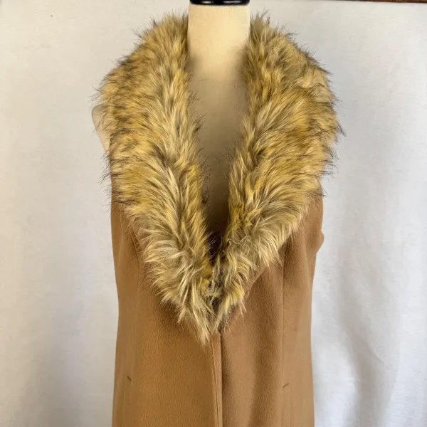 GUESS Los Angeles Womens Medium Camel Tan‎ Faux Fur Collar Longline Vest Chic - Image 3