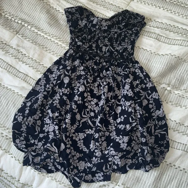 Dainty Hooligan Strapless mini dress - Image 2