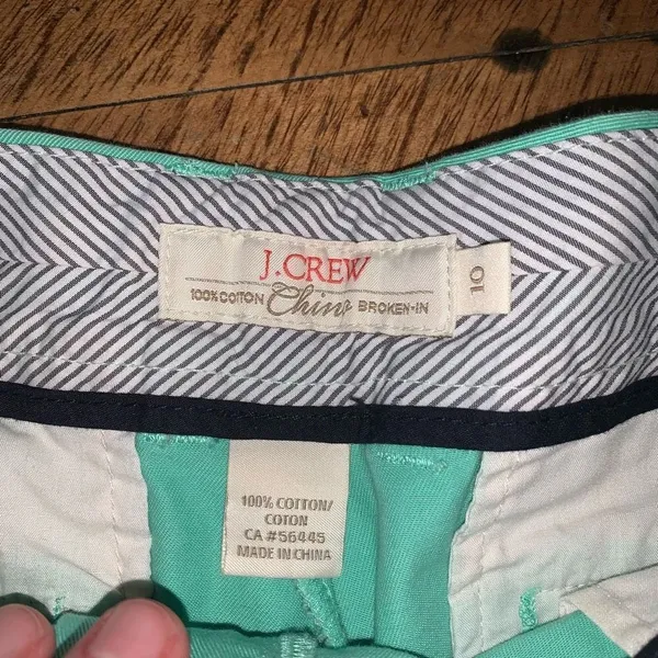 J Crew broken in flat front size 10 green chino vacationcore shorts - Image 2
