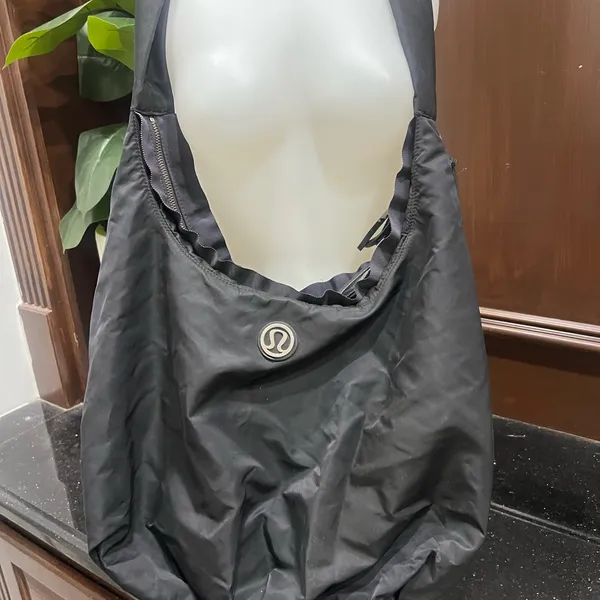 Lululemon Sackasana Black Nylon Shoulder Bag - Image 5