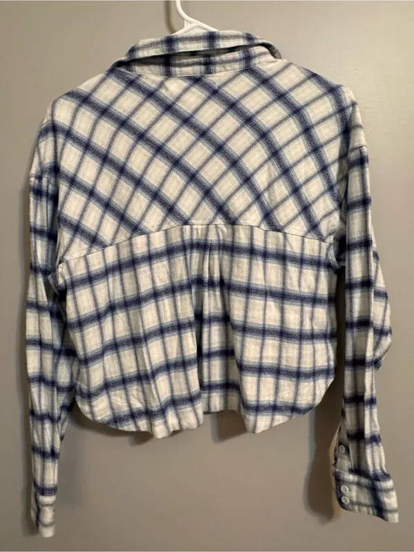 Altar’d State‎ Blue Plaid Cropped Button Front Flannel XS - Image 3