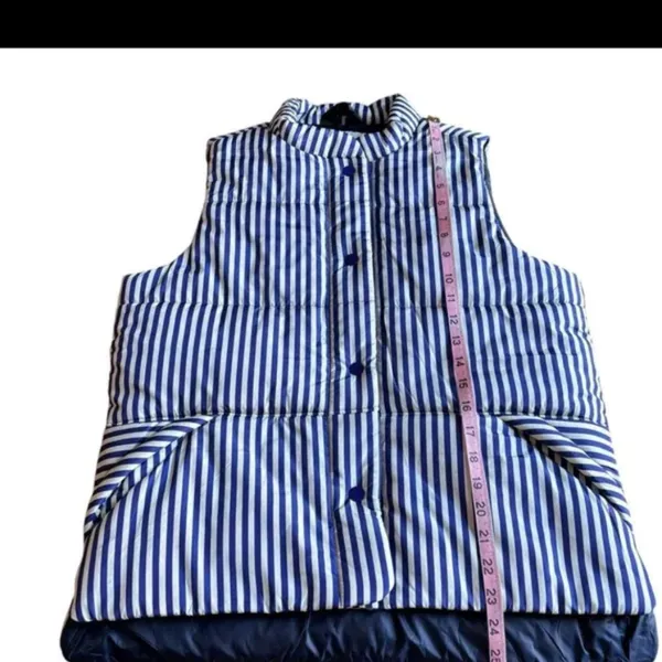Free Assembly‎ oversized puffer vest size small - Image 13