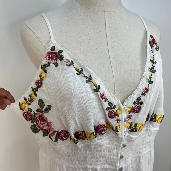 Forever 21 Cross Stitch Floral embroidered Maxi Dress White Rayon - Image 3