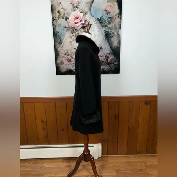 Elegant Vintage 90s Forever Black Fur-Trimmed Women's Sweater Coat! - Image 3