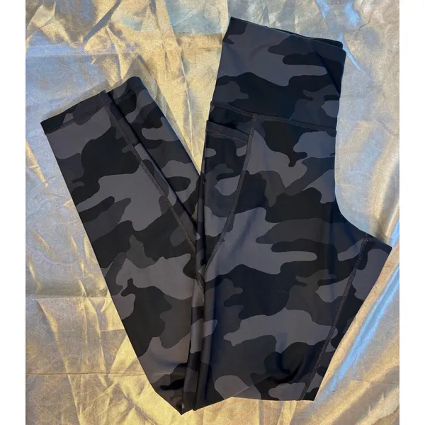 Old Navy Active Elevate Go-Dry Camo Leggings Grey Black High Waisted Pockets M - Image 3