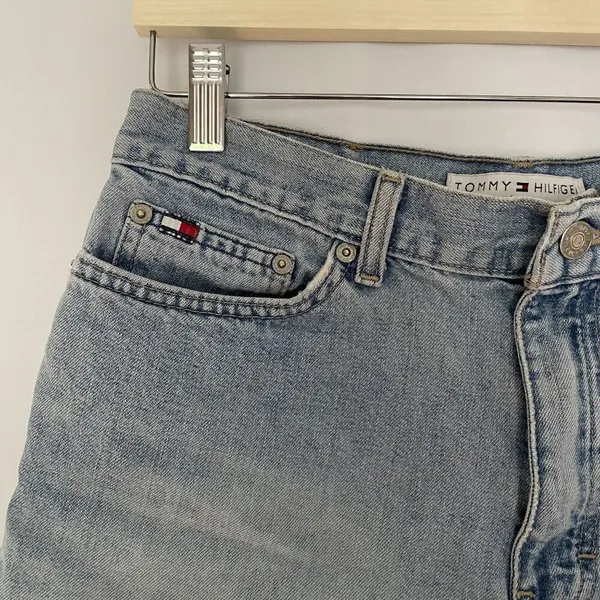 Tommy Hilfiger Denim High-Waisted‎ Womens Jean Shorts Size 8 15.5 Inseam 4 - Image 3