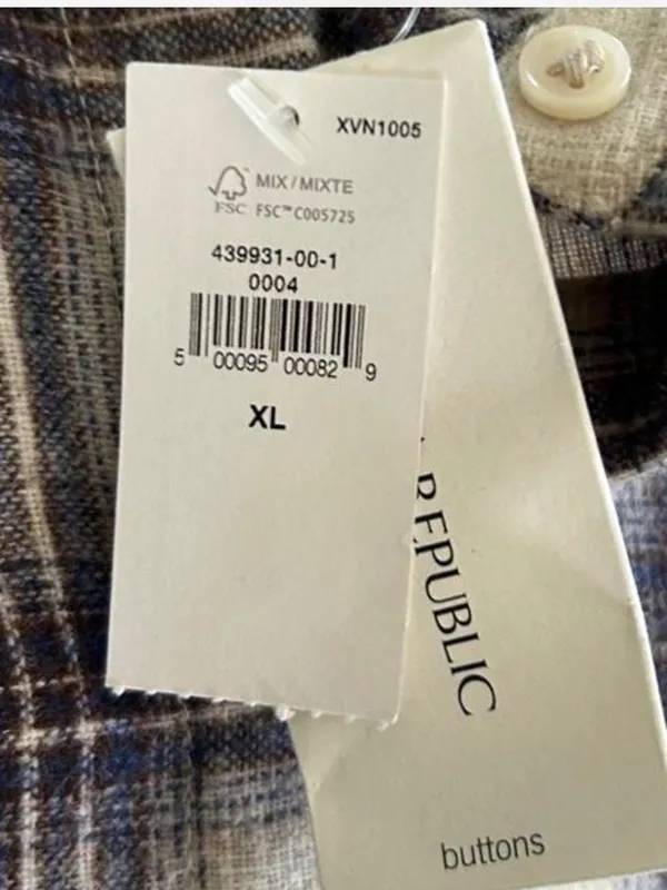 Banana Republic Plaid Button-Up Jacket in Cream and Black - Image 5