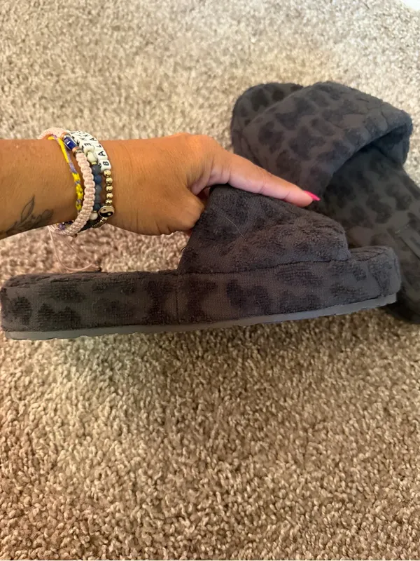 NWOT Skims Spa Terry logo slippers gunmetal size 38 - Image 6