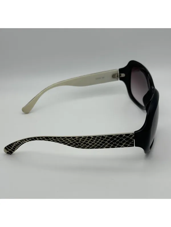 Steve Madden Oversized Black Square Sunglasses with Cream Temples - Image 9