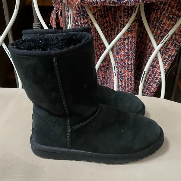 UGG Classic Short II Boots in Black Size‎ 6 - Image 4