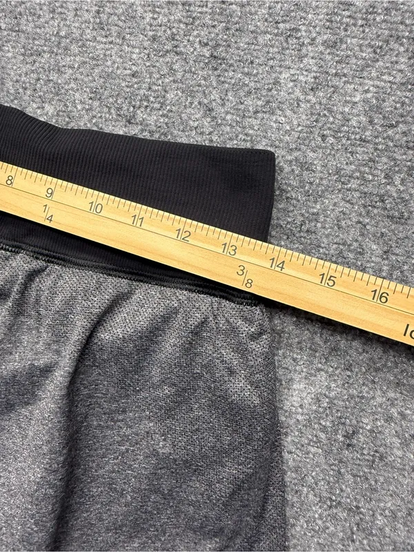 Lululemon Women’s 6 SEAMLESS MOVES SHORT 2.5'' Heathered Gray/Black Shorts - Image 4